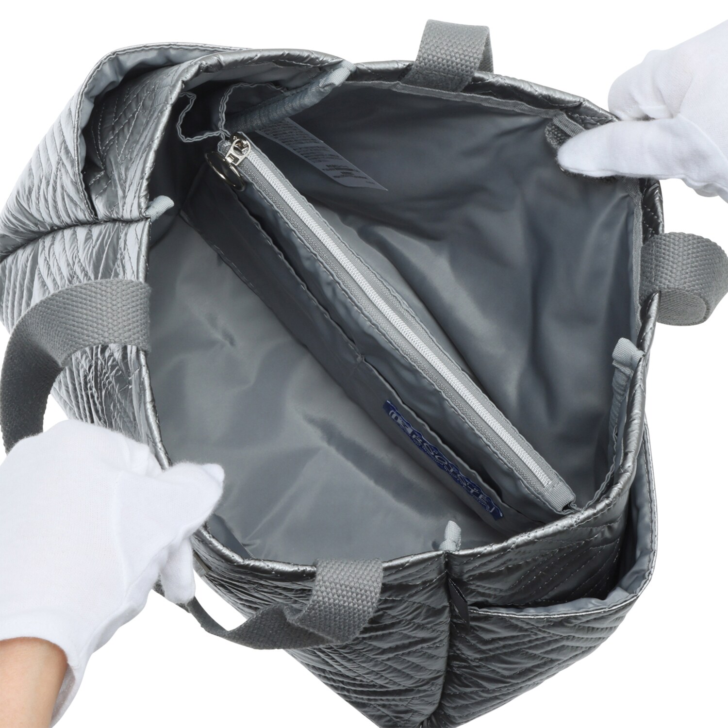 ルートート バッグインバッグ機能で 中身の整理整頓が可能！ 大人キルティング デリトートバッグ