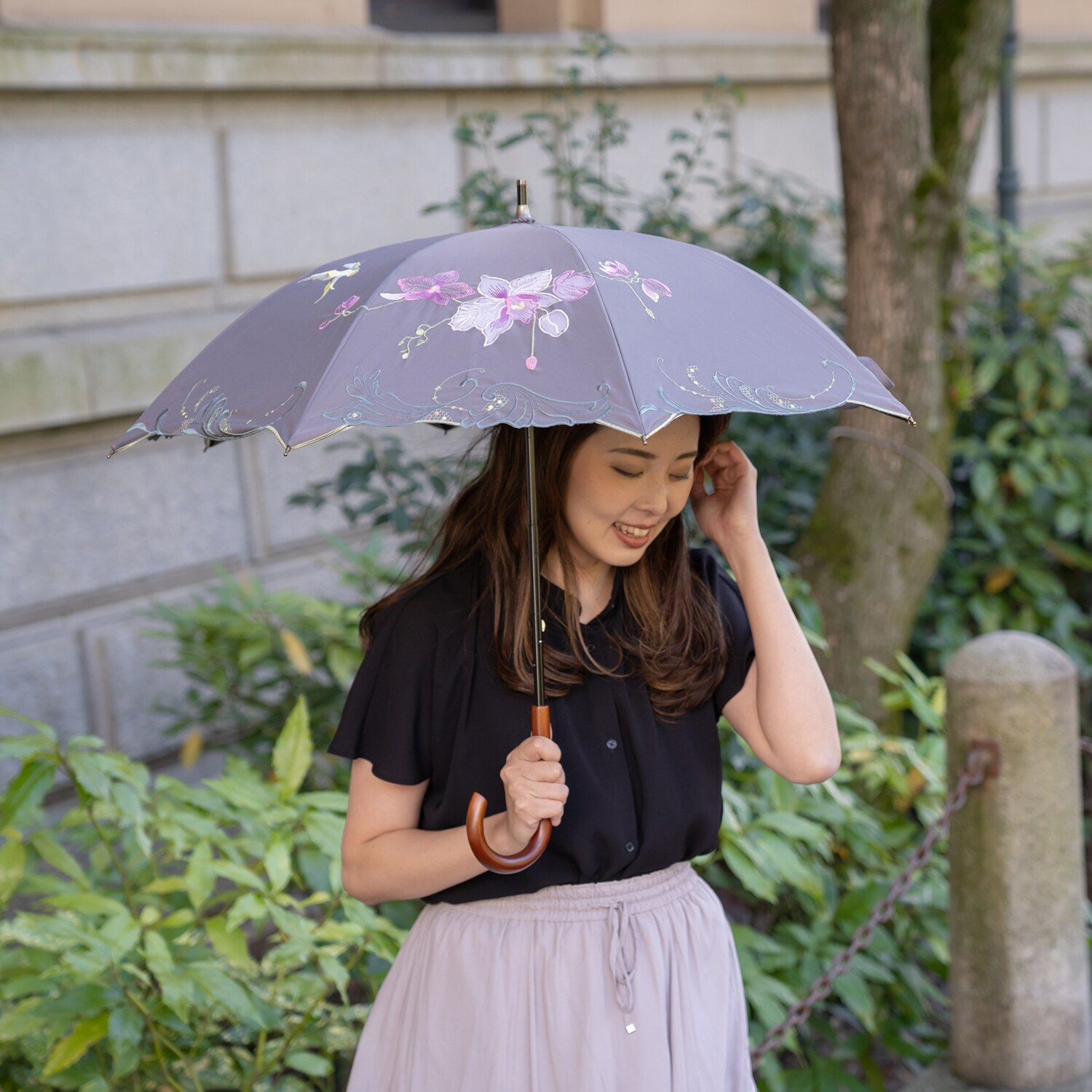 シノワズリーモダン 蘭花刺しゅう かわず張り ショート晴雨兼用日傘
