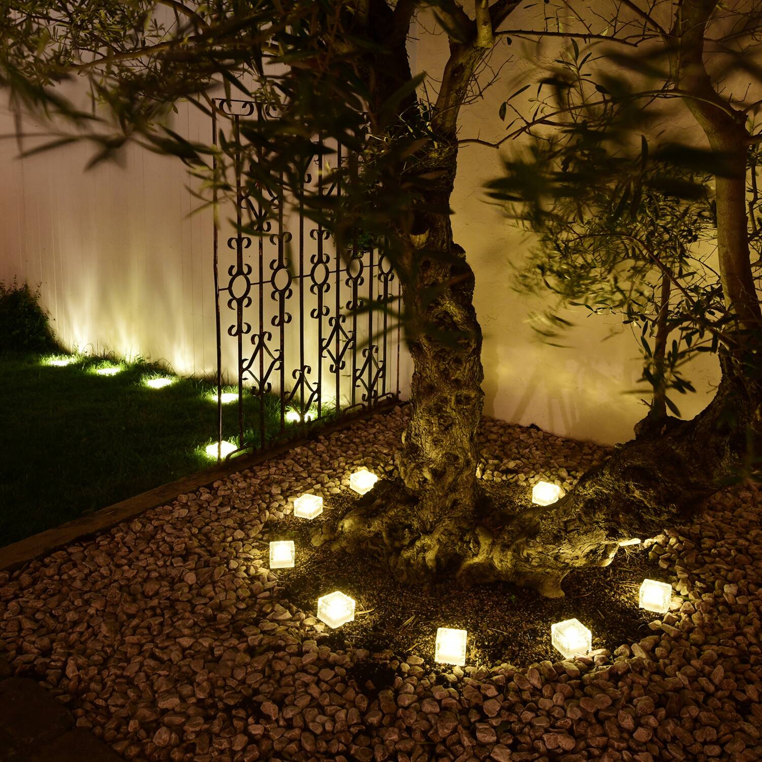 お庭やベランダを 手軽に美しくライトアップ ＬＥＤガーデンブリック ソーラーライト ピッコロ　４個セット ＜レギュラー＞