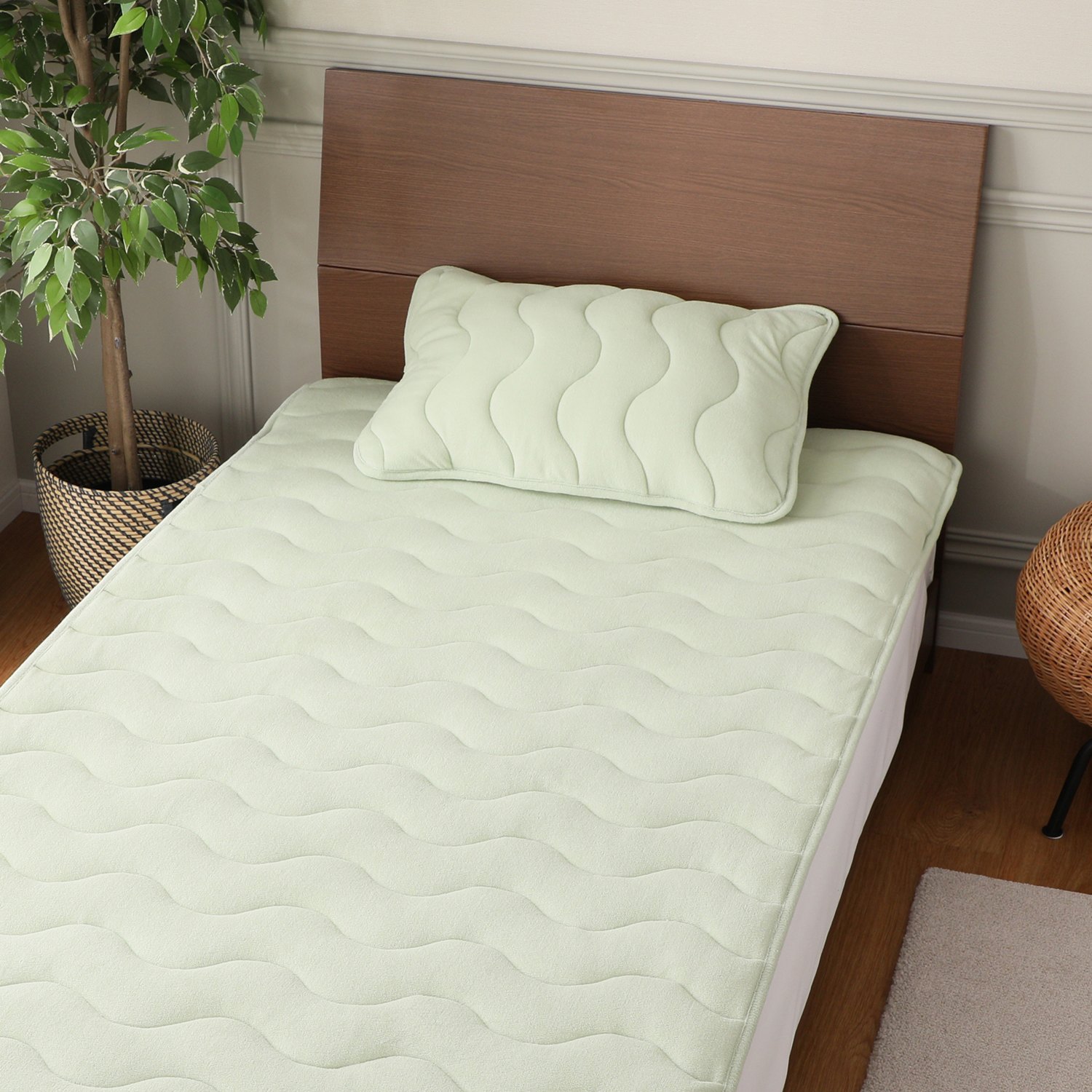 ＜クイーン＞快眠博士　“ＺＥＰＰＩＮ”　寝汗の吸水力が違う！　爽やかパイルの敷きパッド
