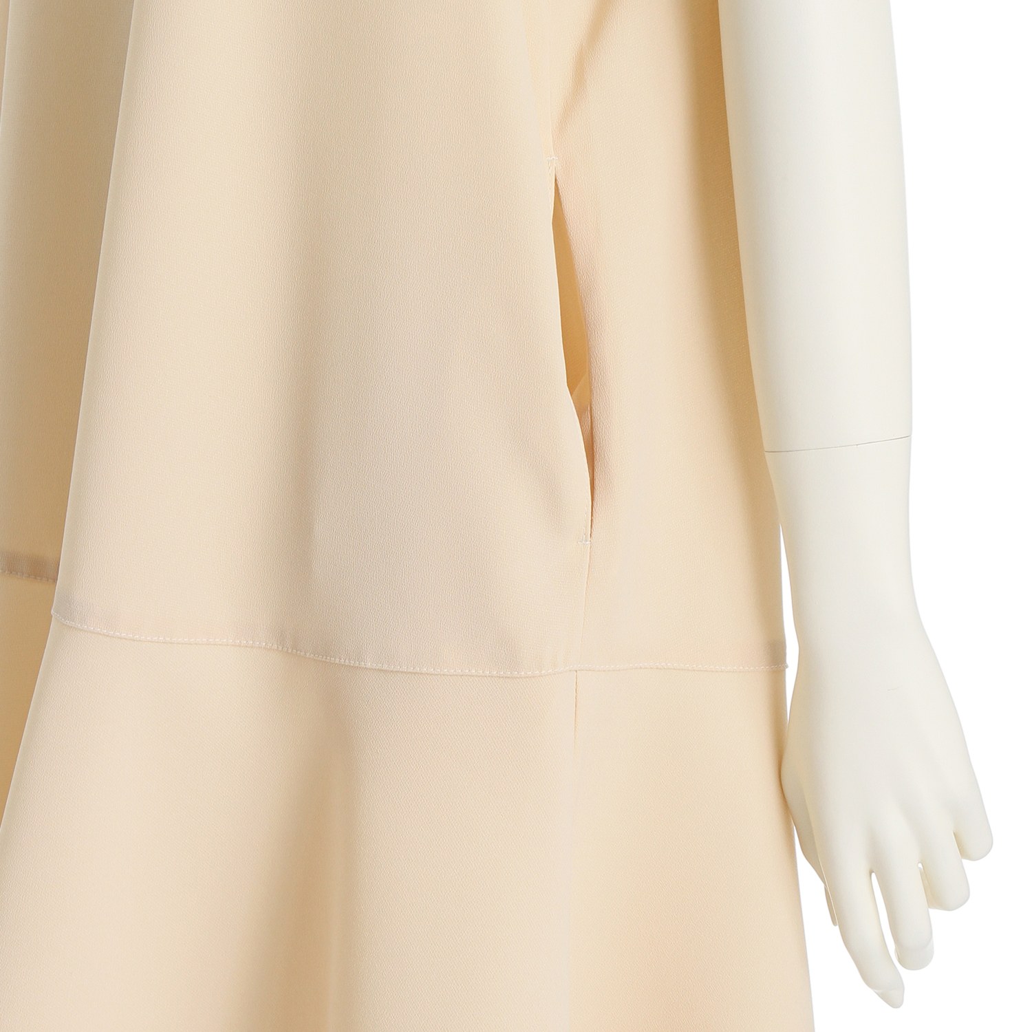 ラ　ルイス
キャップスリーブ
レースアクセントエプロン