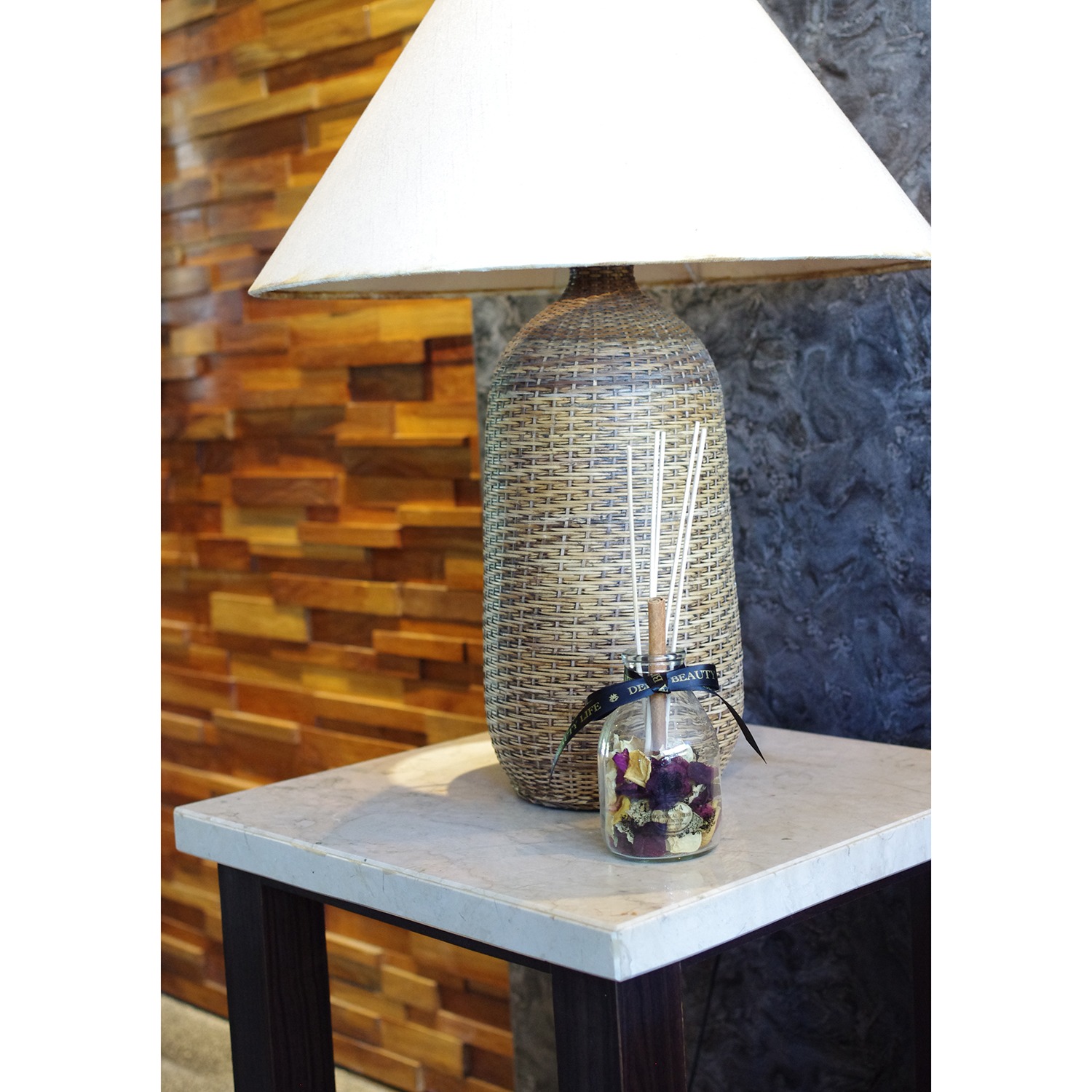 デイカ
ボタニカルハーブ
ディフューザー