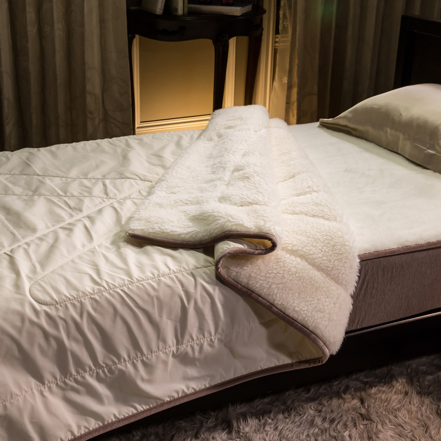 ＜クイーン＞
快眠博士
厳選素材と感動のぬくもり
“プレミアムソフゥール　タスマニアン　スリージー”
掛け毛布