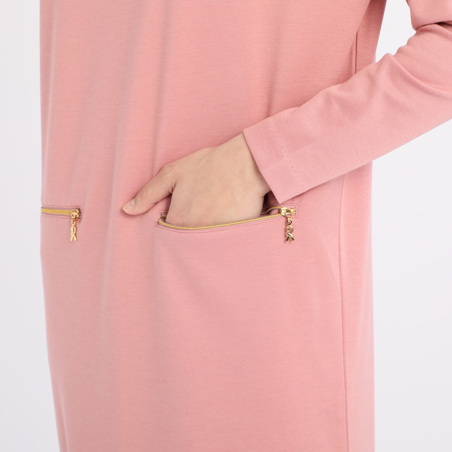 ロベルタディカメリーノ
フォルトゥーナ
ロゴ刺しゅうアクセント
ワンピース