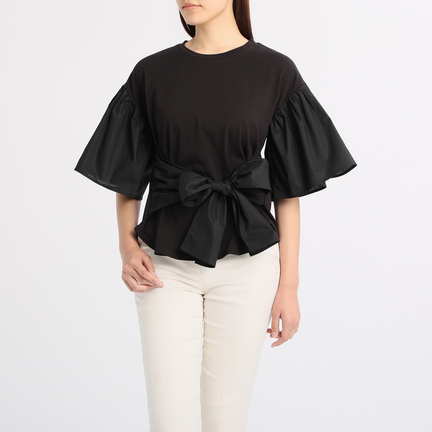 クワンティシ
異素材コンビネーション
ウエストリボンアクセント
プルオーバー