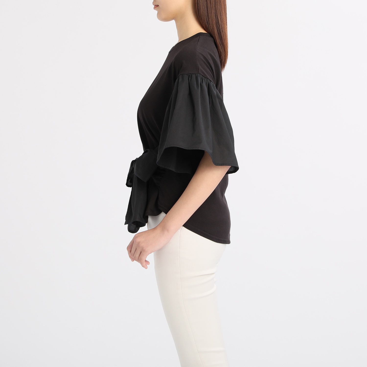 クワンティシ
異素材コンビネーション
ウエストリボンアクセント
プルオーバー