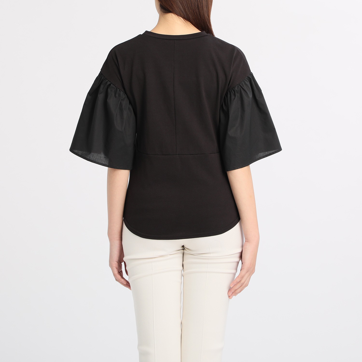 クワンティシ
異素材コンビネーション
ウエストリボンアクセント
プルオーバー