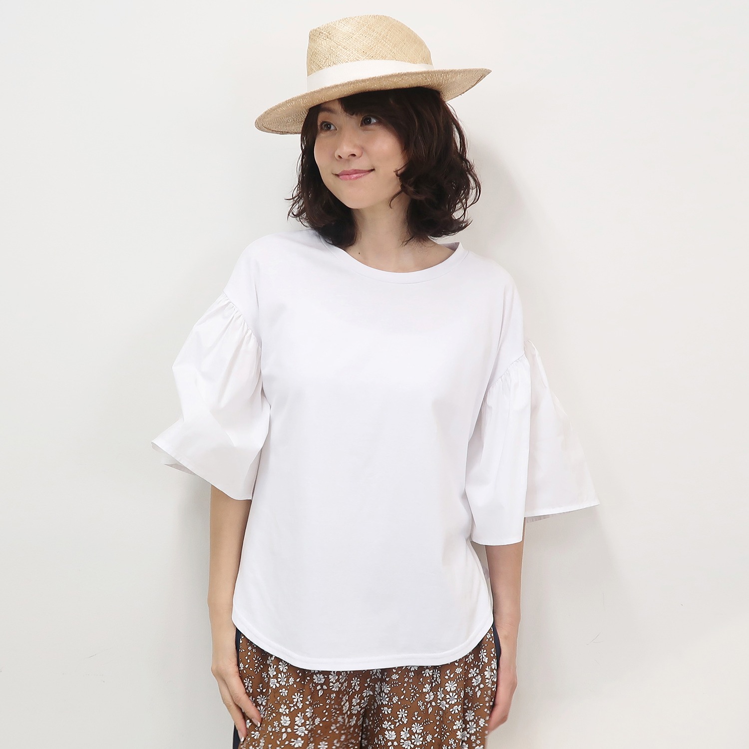 クワンティシ
異素材コンビネーション
ウエストリボンアクセント
プルオーバー