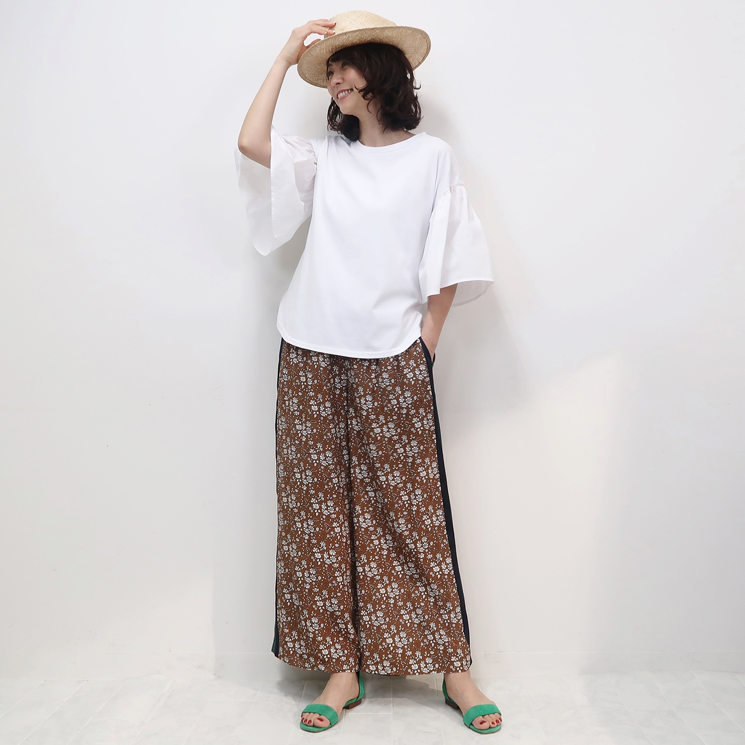 クワンティシ
異素材コンビネーション
ウエストリボンアクセント
プルオーバー