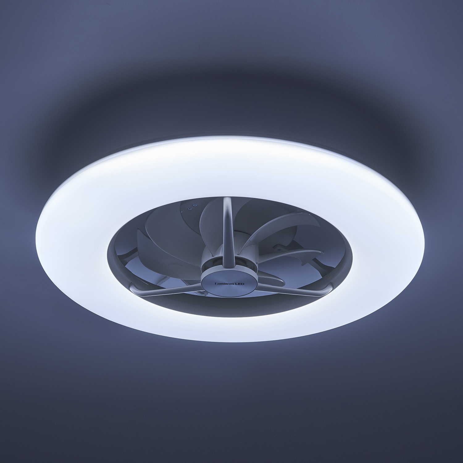 ＜１２畳用＞
ルミナス
ＬＥＤシーリングライトと
ファンの一体型！
シーリング
サーキュレーター