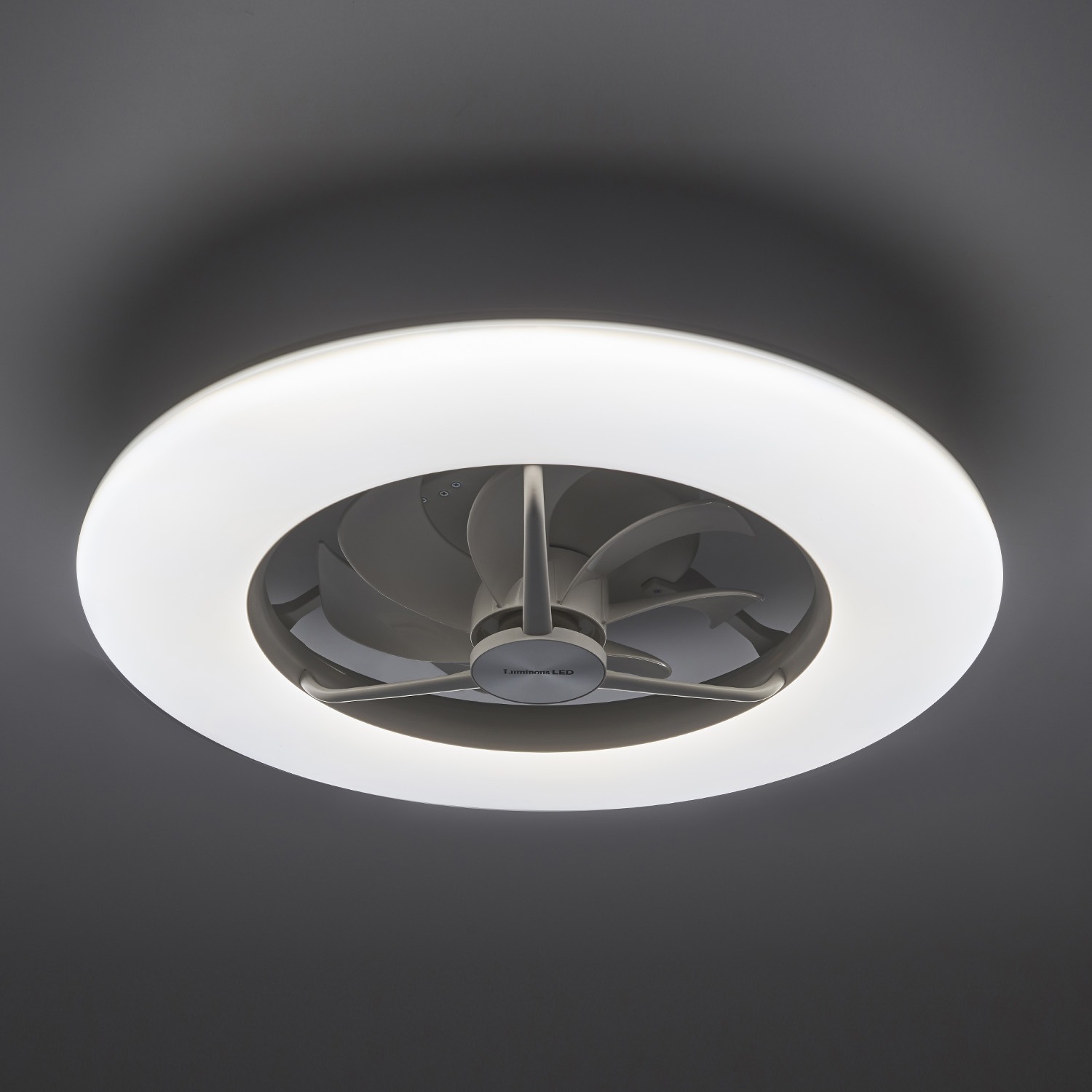 ＜１２畳用＞
ルミナス
ＬＥＤシーリングライトと
ファンの一体型！
シーリング
サーキュレーター