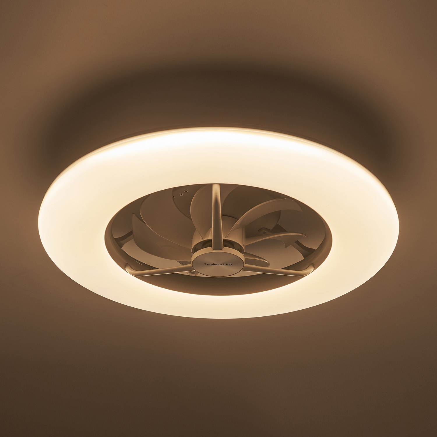 ＜１２畳用＞
ルミナス
ＬＥＤシーリングライトと
ファンの一体型！
シーリング
サーキュレーター