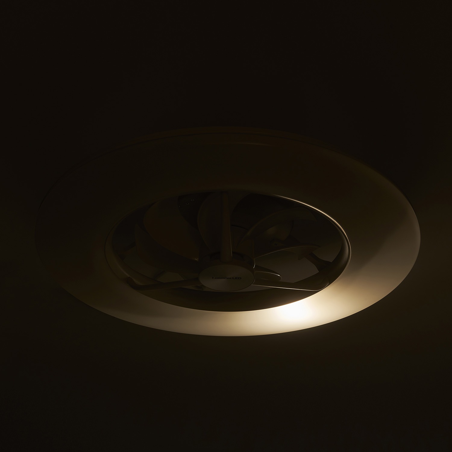 ＜１２畳用＞
ルミナス
ＬＥＤシーリングライトと
ファンの一体型！
シーリング
サーキュレーター