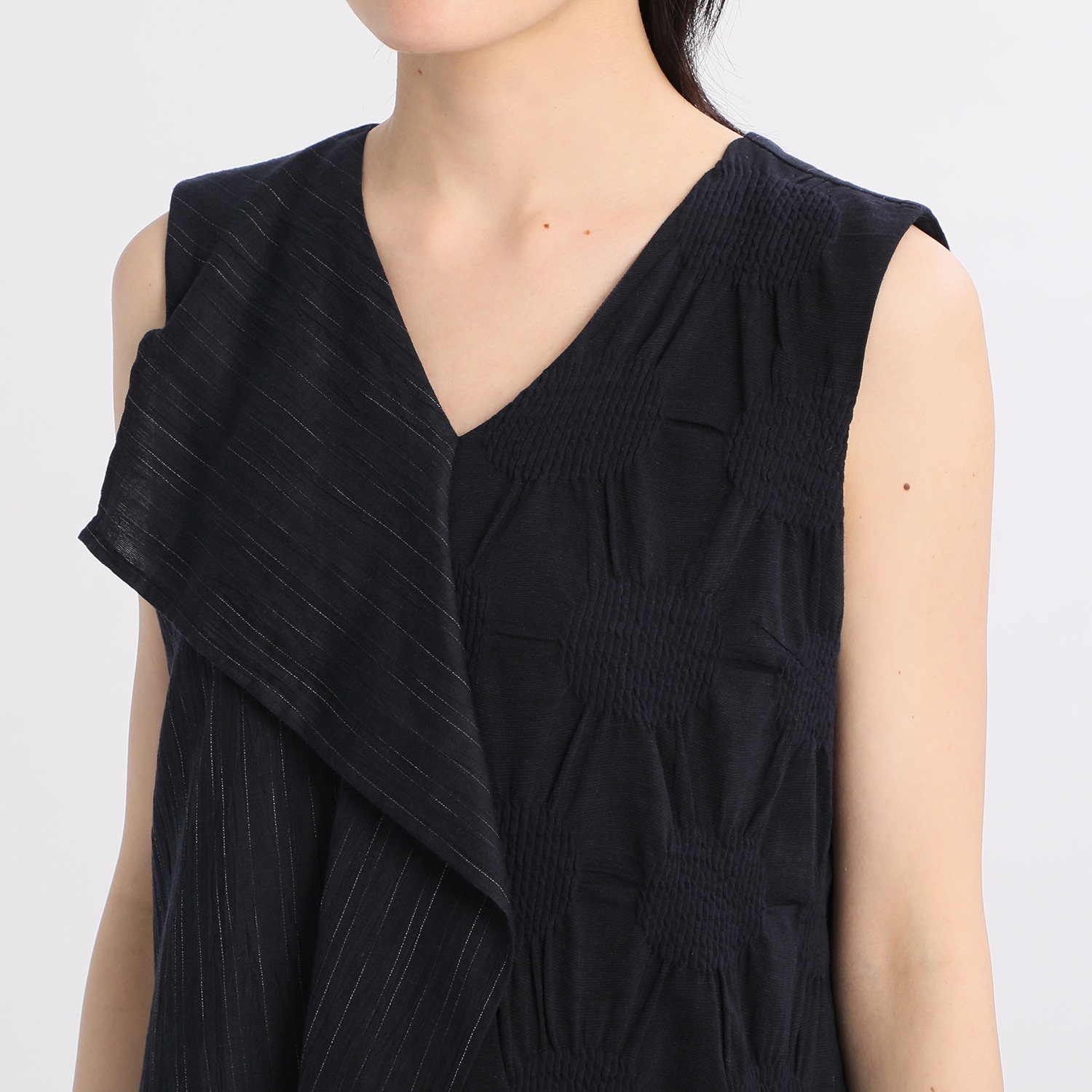 ヨシヨシ
バイ　ピージェイ
異素材切替
ノースリーブワンピース