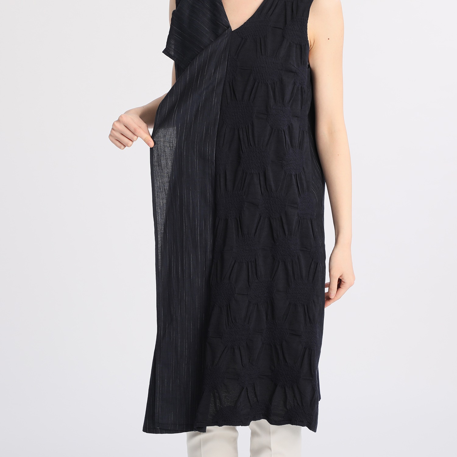 ヨシヨシ
バイ　ピージェイ
異素材切替
ノースリーブワンピース