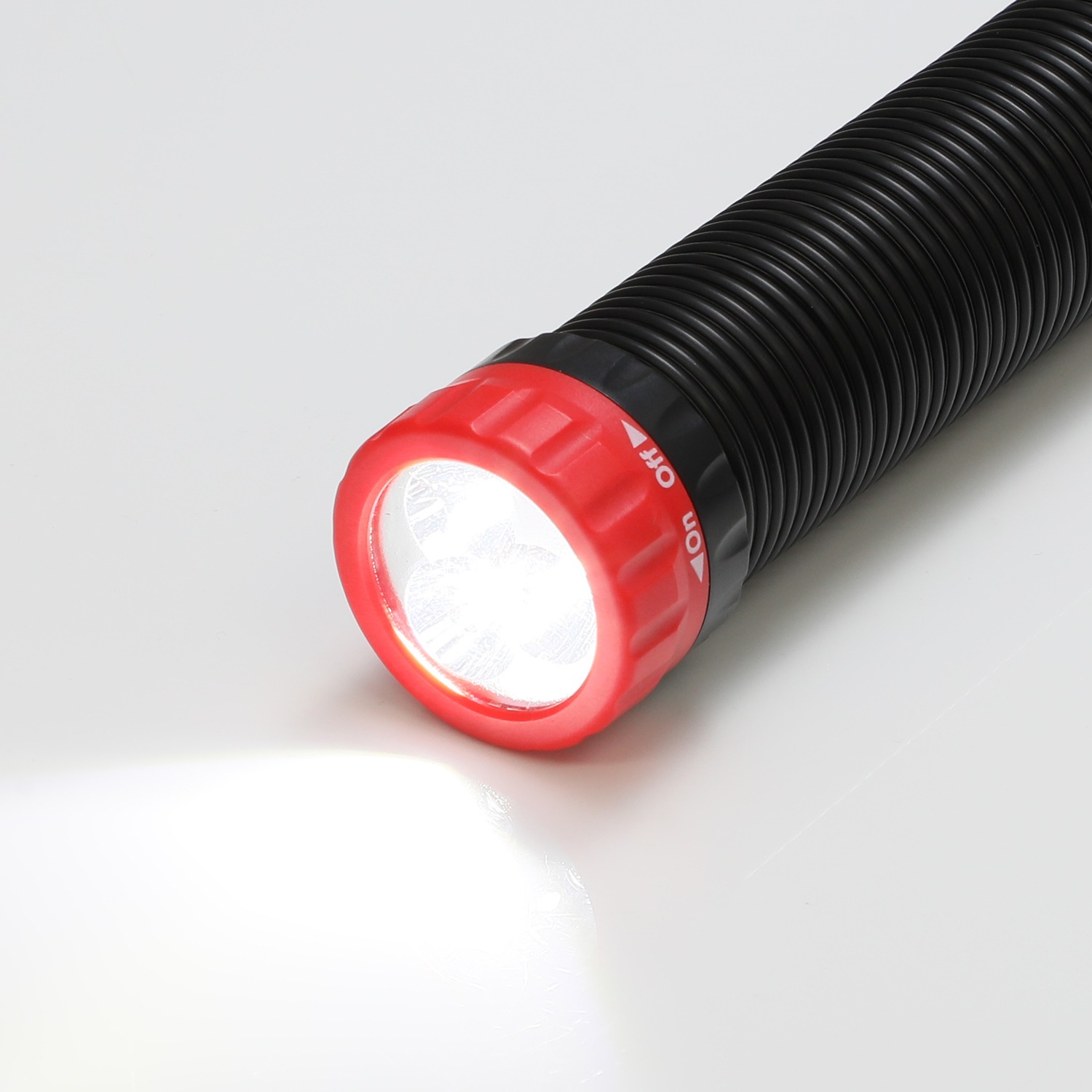 リビングマジック コンパクトで フレキシブルなＬＥＤ “くるりんＤＥライト”