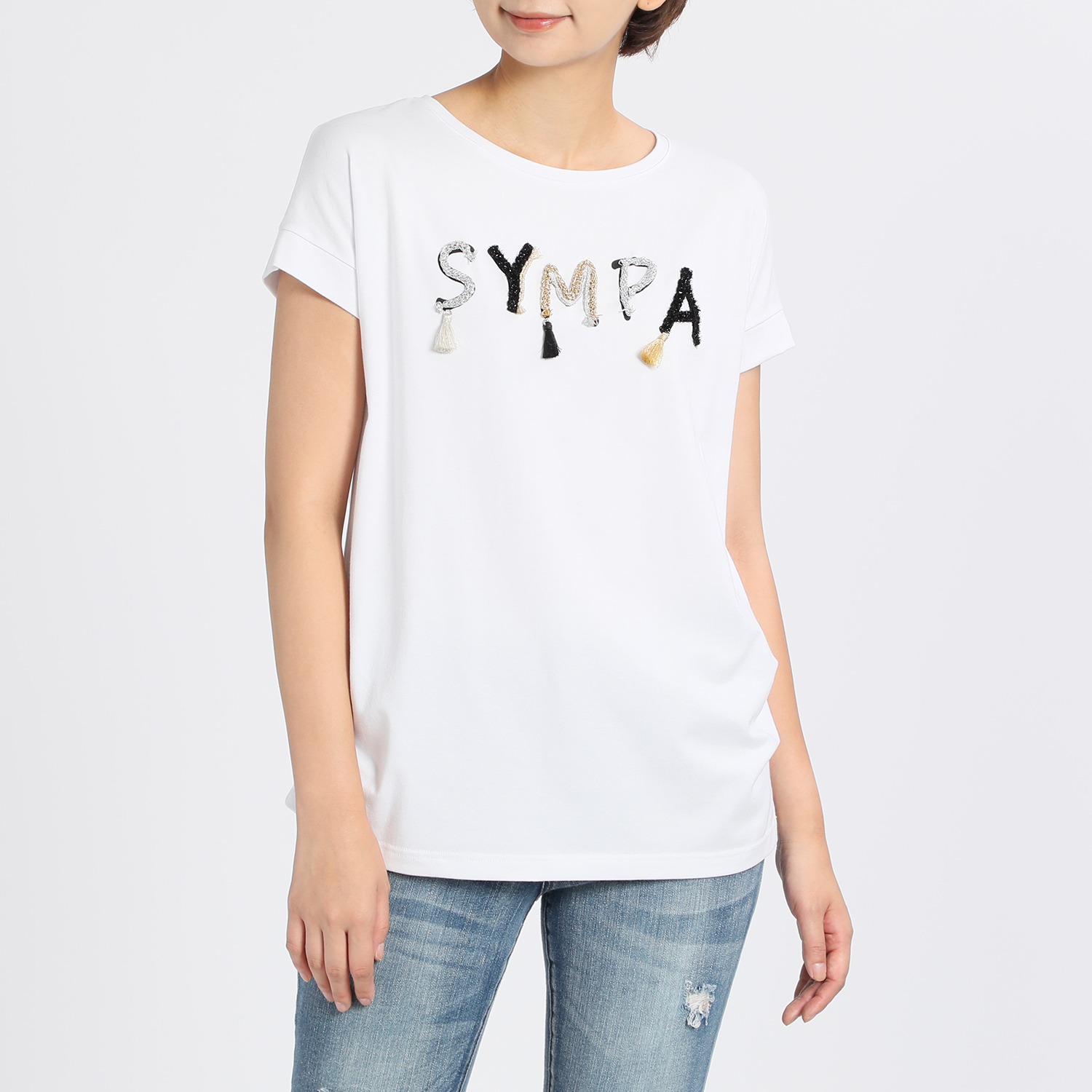 ボン・サンス
ロゴデザイン
タックアクセント
プルオーバー