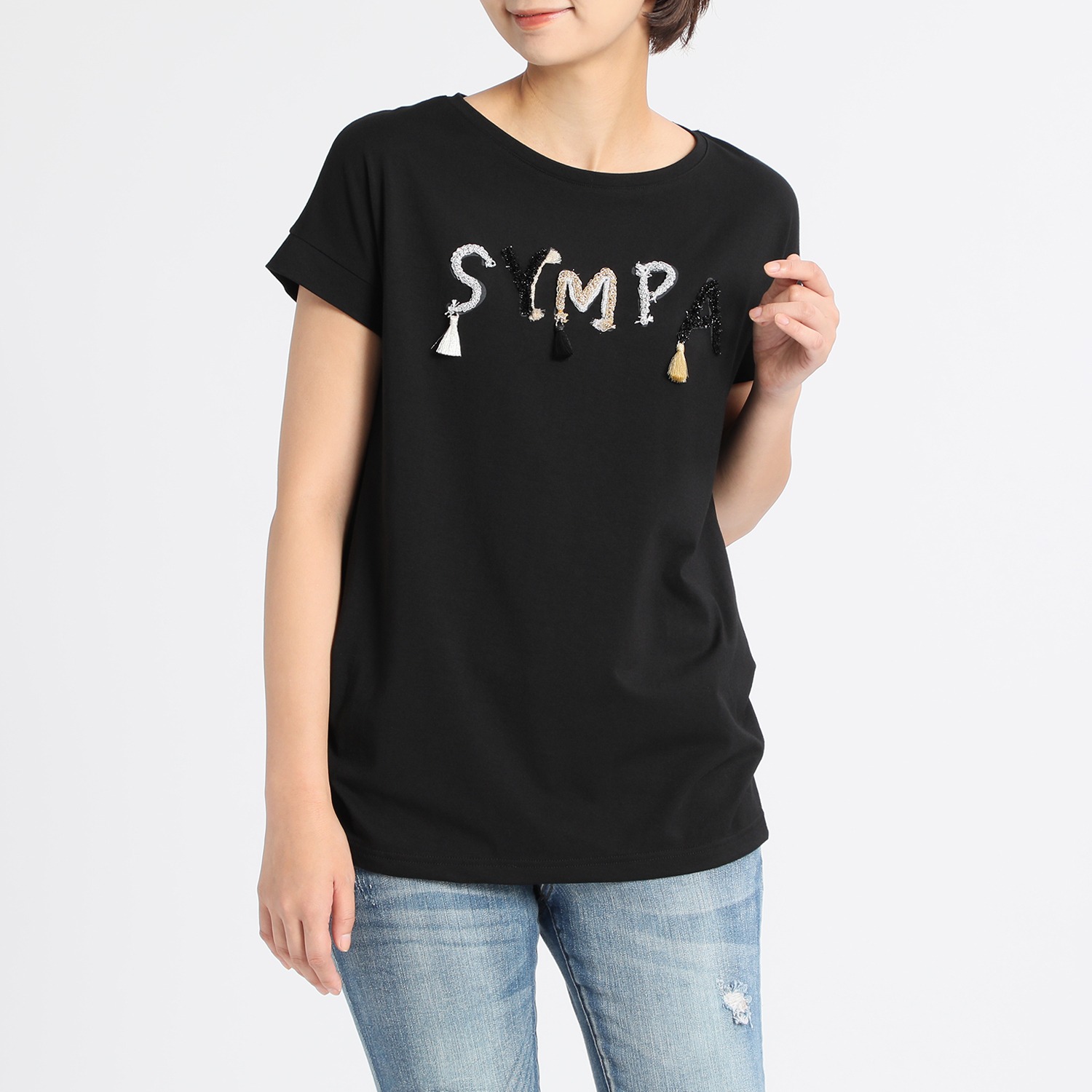 ボン・サンス
ロゴデザイン
タックアクセント
プルオーバー