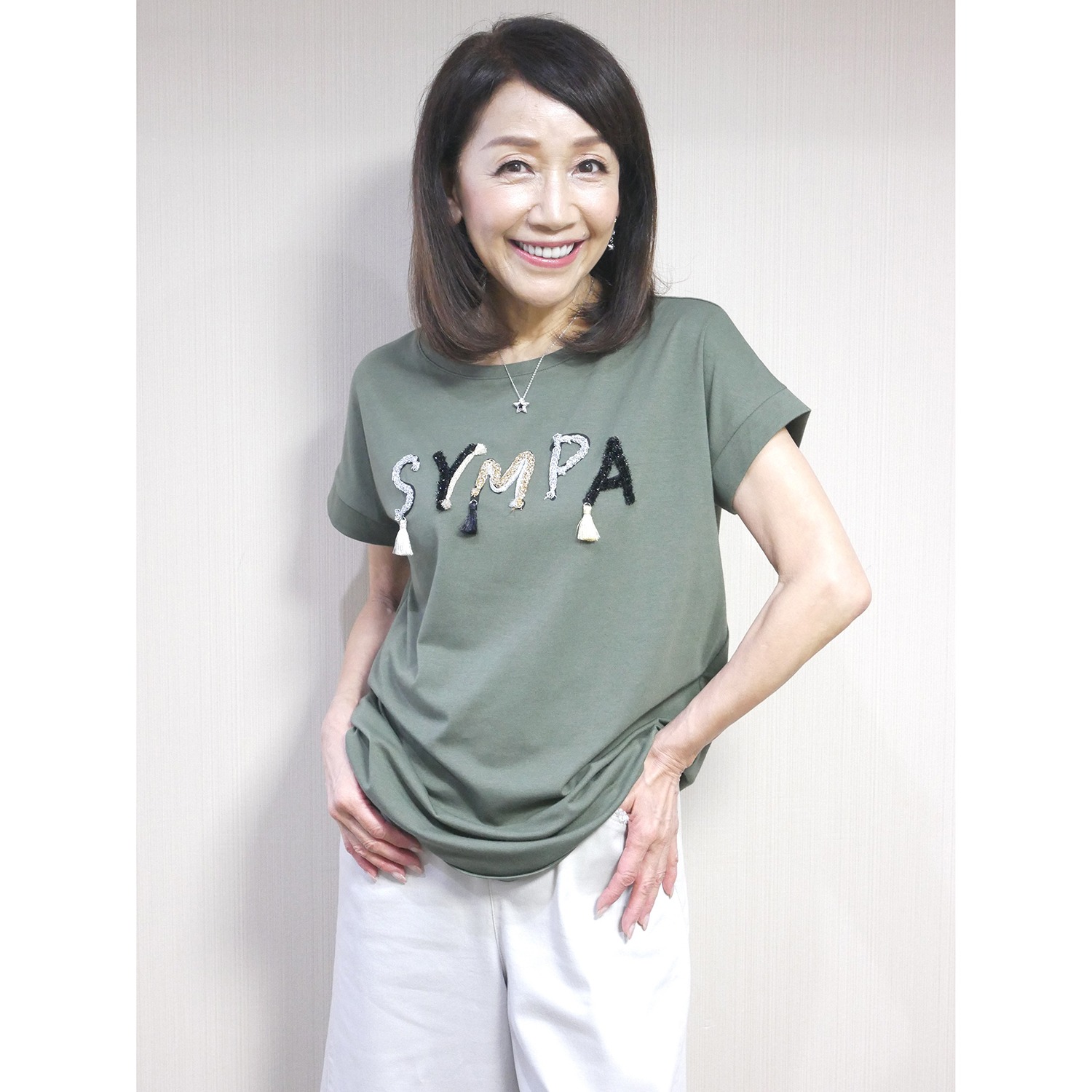 ボン・サンス
ロゴデザイン
タックアクセント
プルオーバー