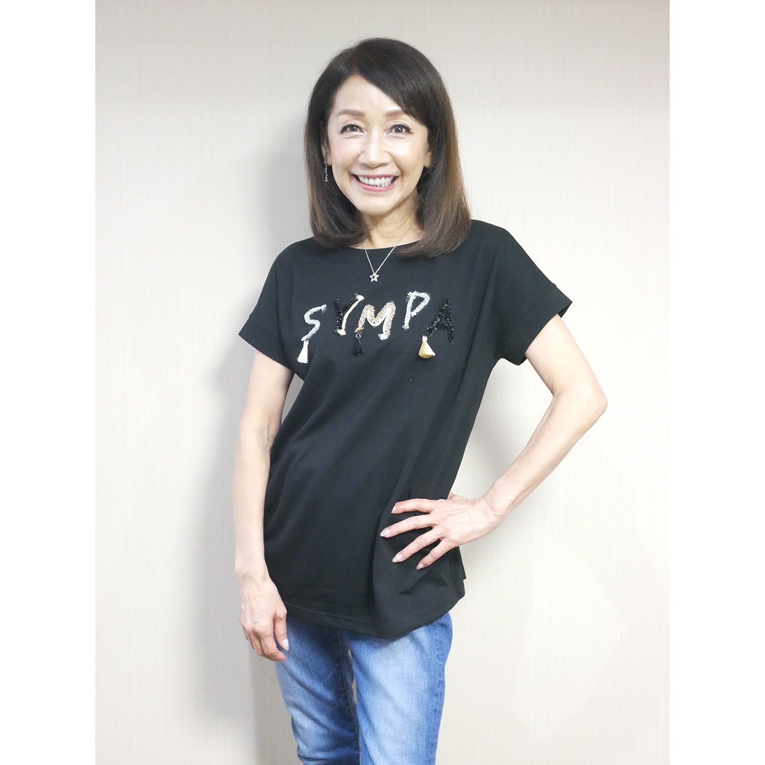 ボン・サンス
ロゴデザイン
タックアクセント
プルオーバー