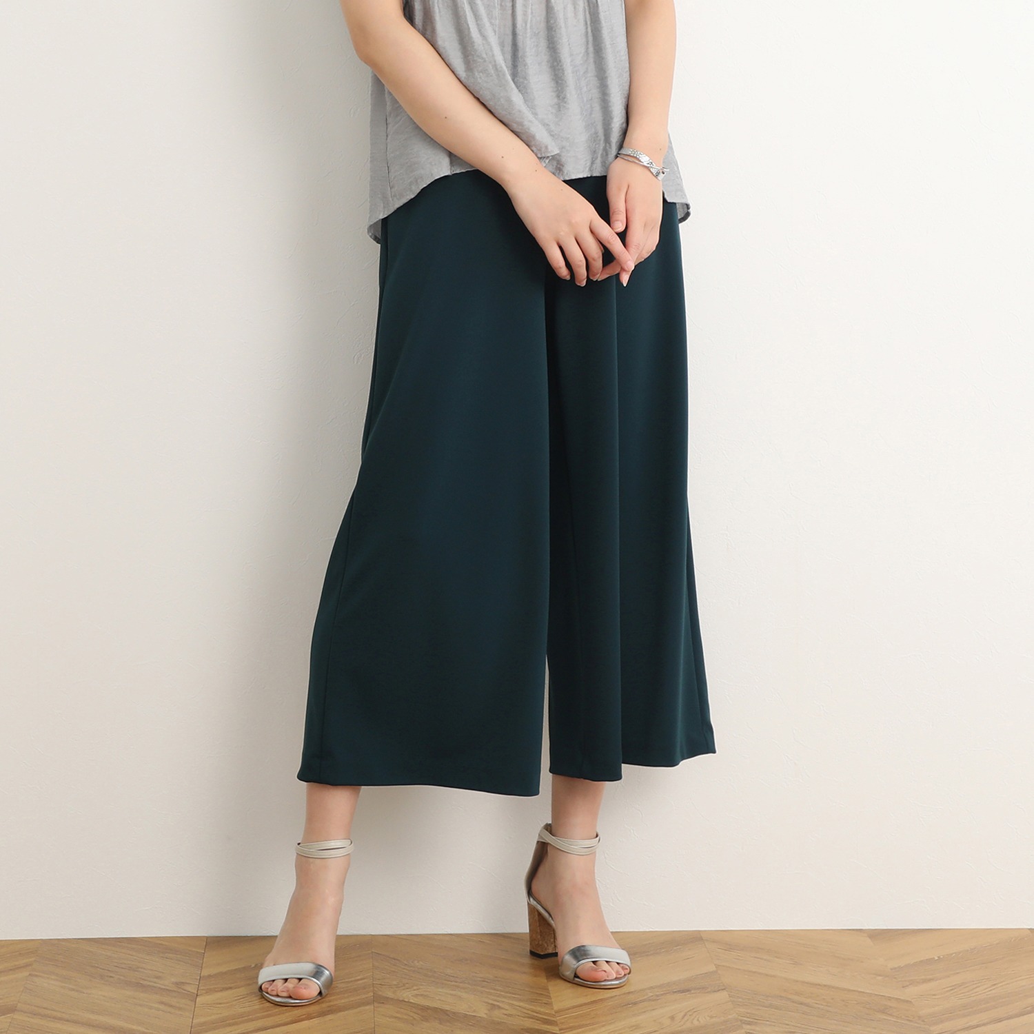 上質ごこち ワイドクロップトパンツ