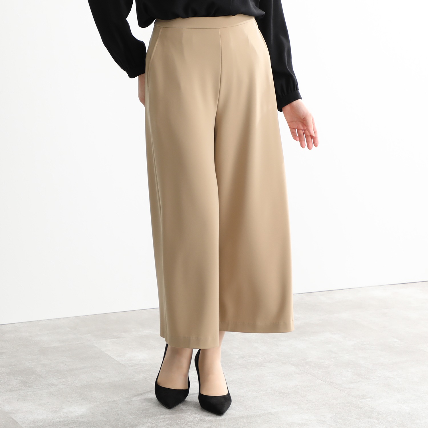 上質ごこち ワイドクロップトパンツ