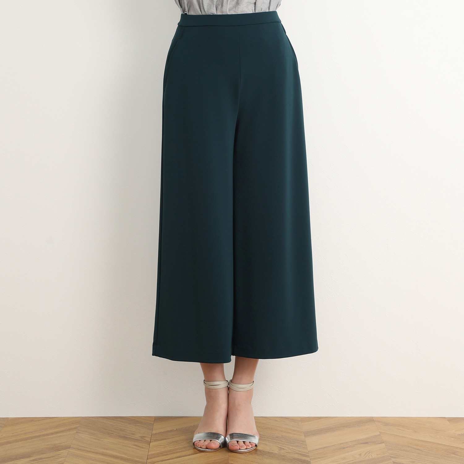 上質ごこち ワイドクロップトパンツ