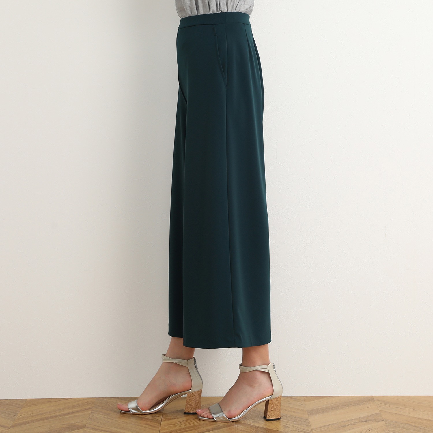 上質ごこち ワイドクロップトパンツ