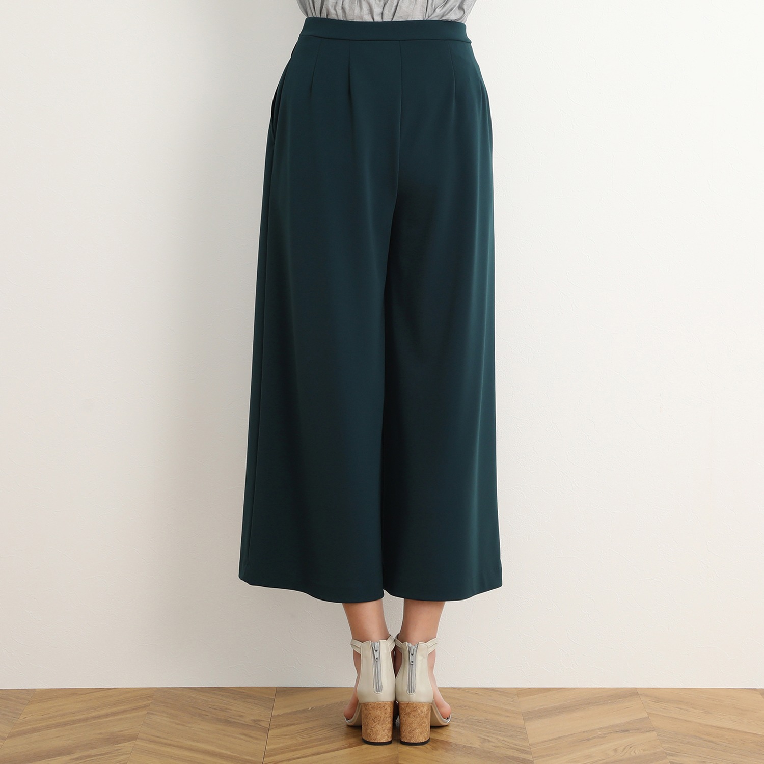 上質ごこち ワイドクロップトパンツ