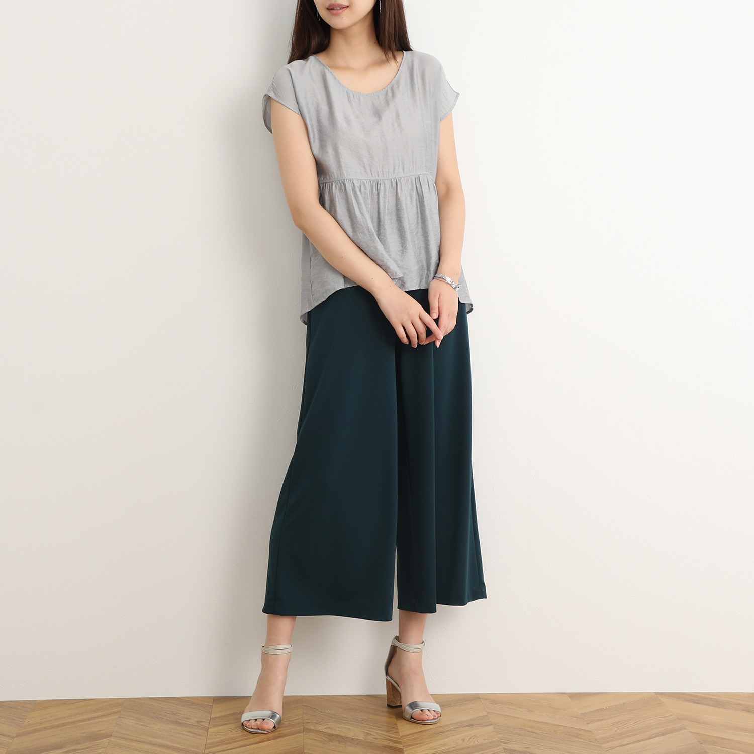 上質ごこち ワイドクロップトパンツ