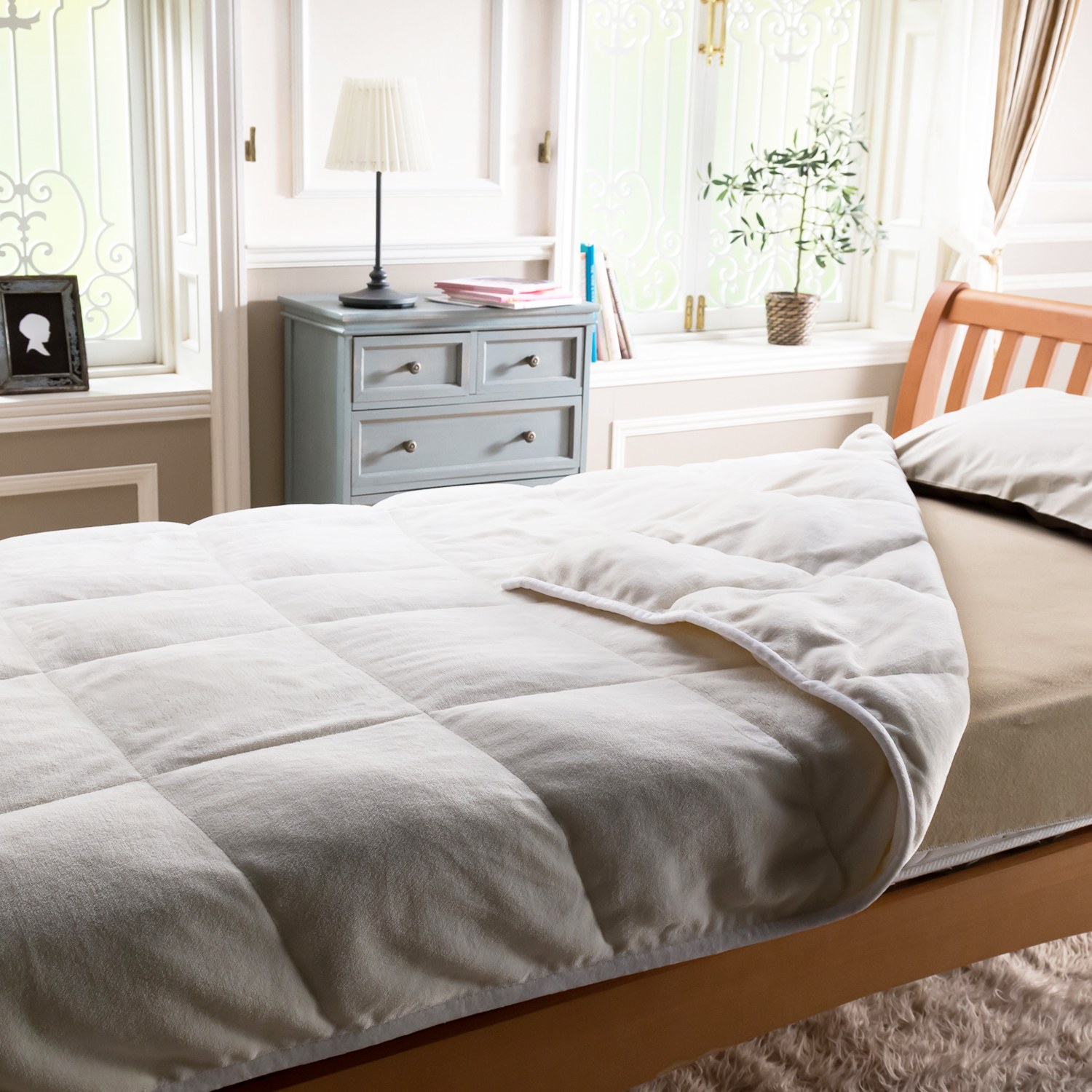 ＜セミダブル＞ 西川 冬の贅沢！とろける肌触り 高密度毛布で羽毛を包んだ ブラン・ダウン