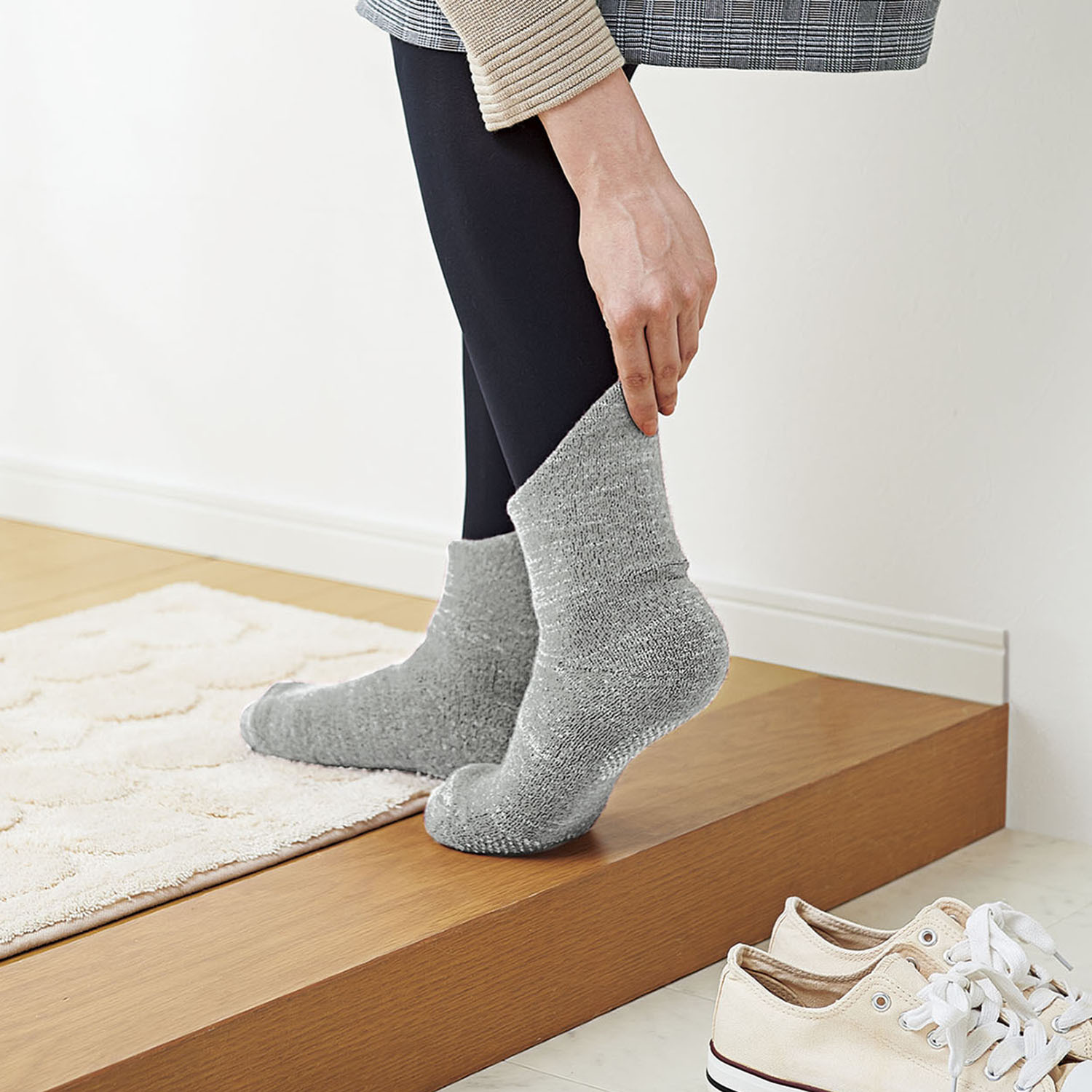 二重編み構造で 極厚あったか♪ 老舗靴下メーカーの 備長炭ホームソックス ＜足首ロング３足セット＞