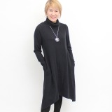 ダジュール 幾何学柄アクセント タートルネック ニットワンピース