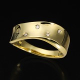 グラツィオーソ １８Ｋ ハート＆キューピッド ダイヤモンド カーブデザインリング