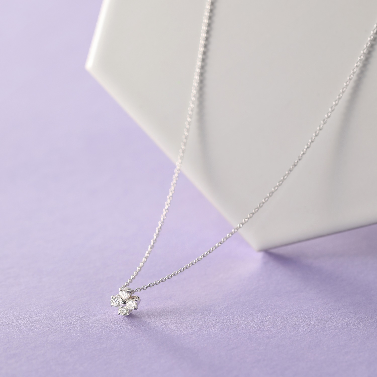 ソルジェ ダイヤモンド 軽やかに装う 正統派のクローバー プティネックレス