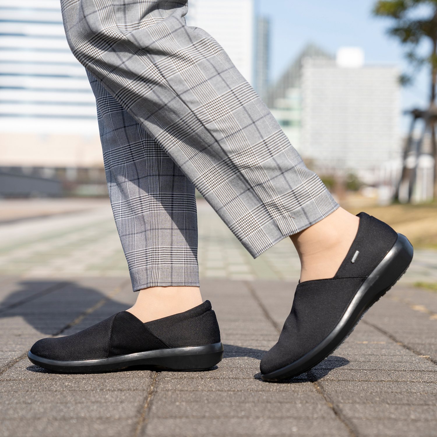 トップドライ カッティングデザイン スリッポンシューズ