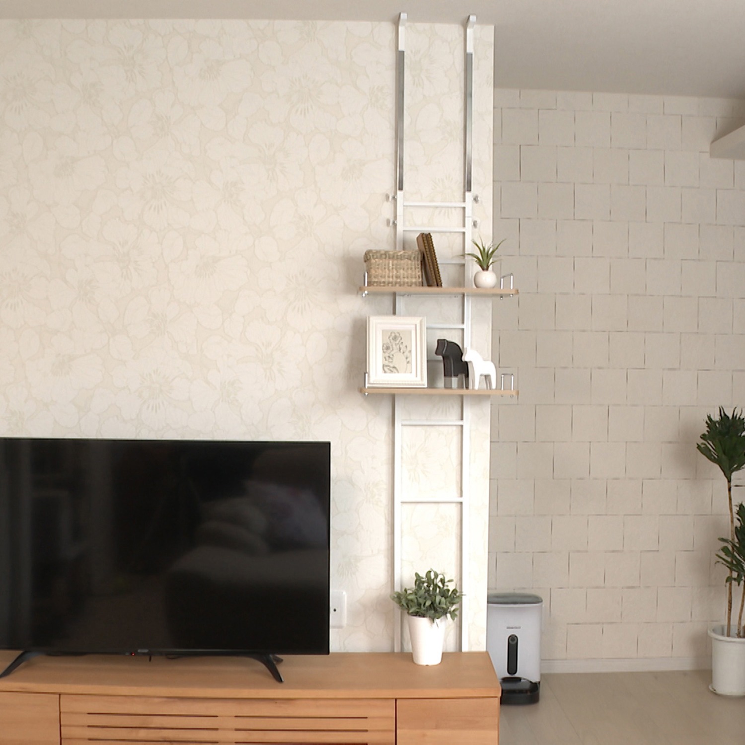 隙間スペースを有効活用！ 突っ張り ランドリーラダーラック