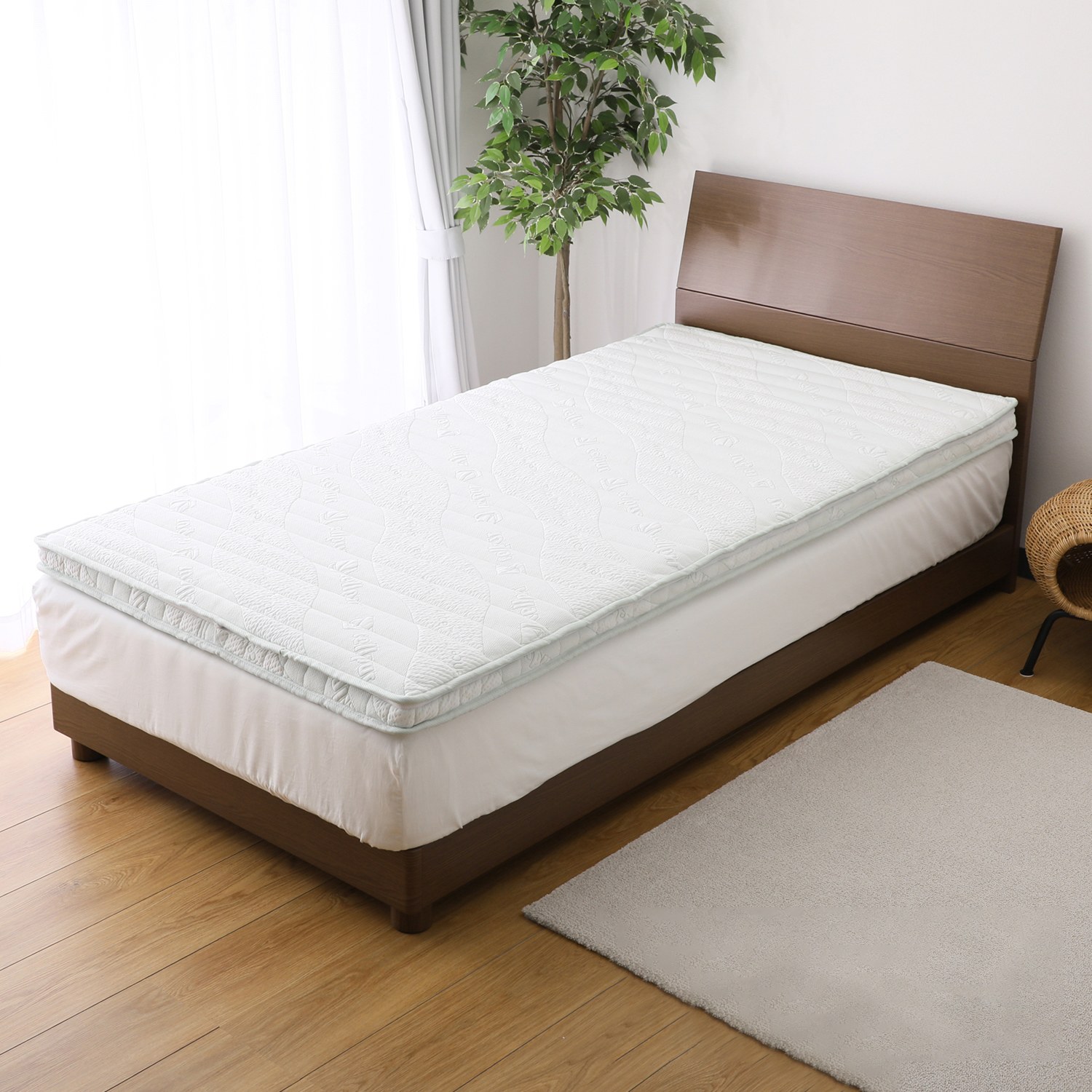 ＜セミダブル＞ セルプール ハイブリッドマット モデル・ウィーン 高弾性・通気性抜群 三つ折りマットレス