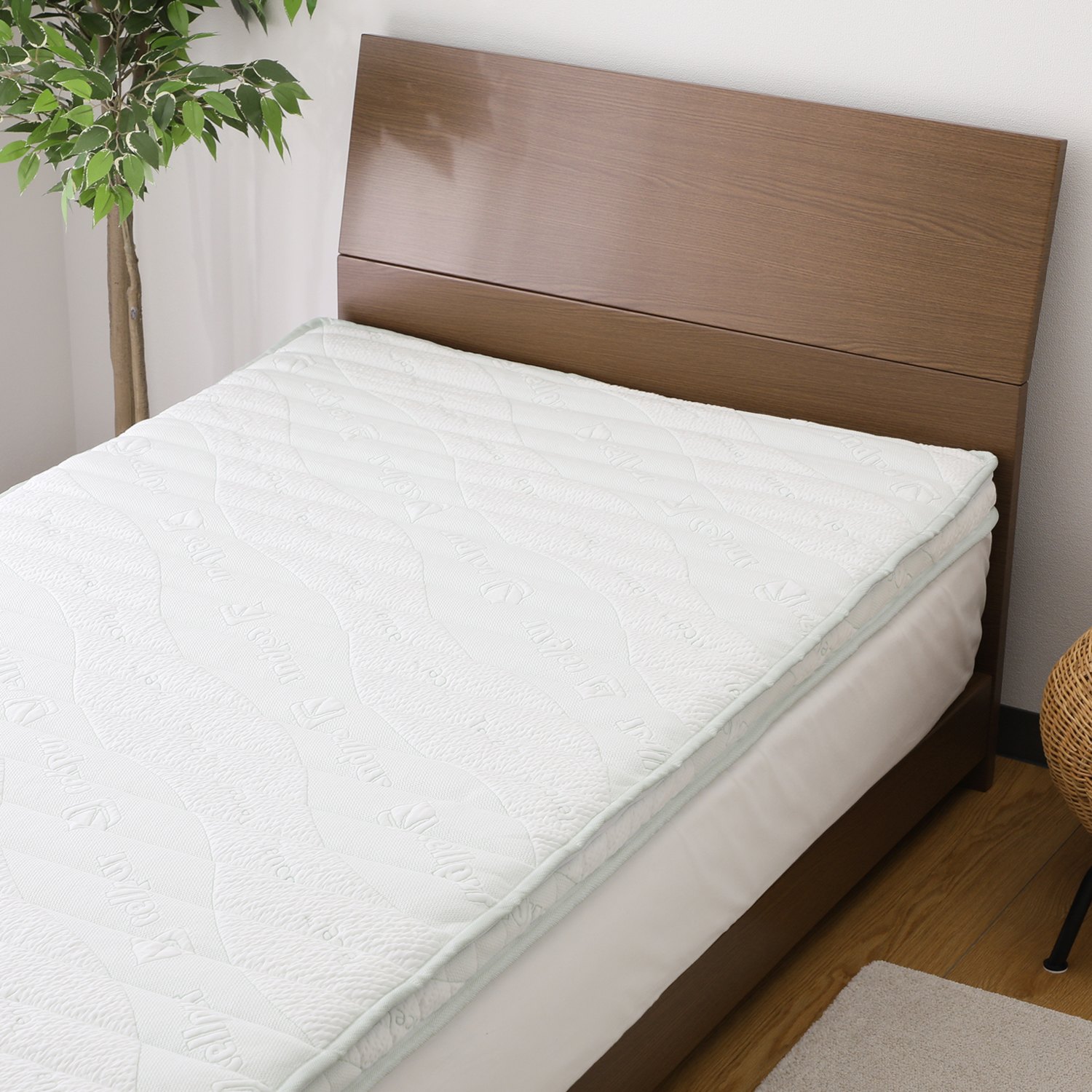 ＜セミダブル＞ セルプール ハイブリッドマット モデル・ウィーン 高弾性・通気性抜群 三つ折りマットレス