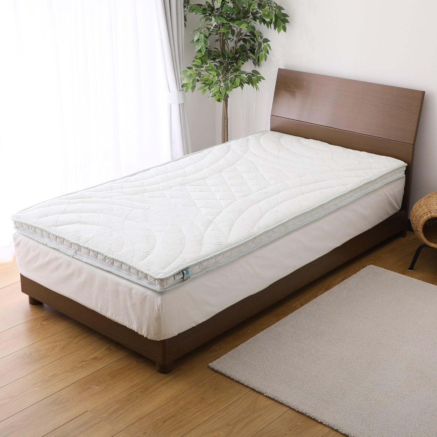 ＜セミダブル＞ セルプール ハイブリッドマット モデル・ウィーン 高弾性・通気性抜群 三つ折りマットレス