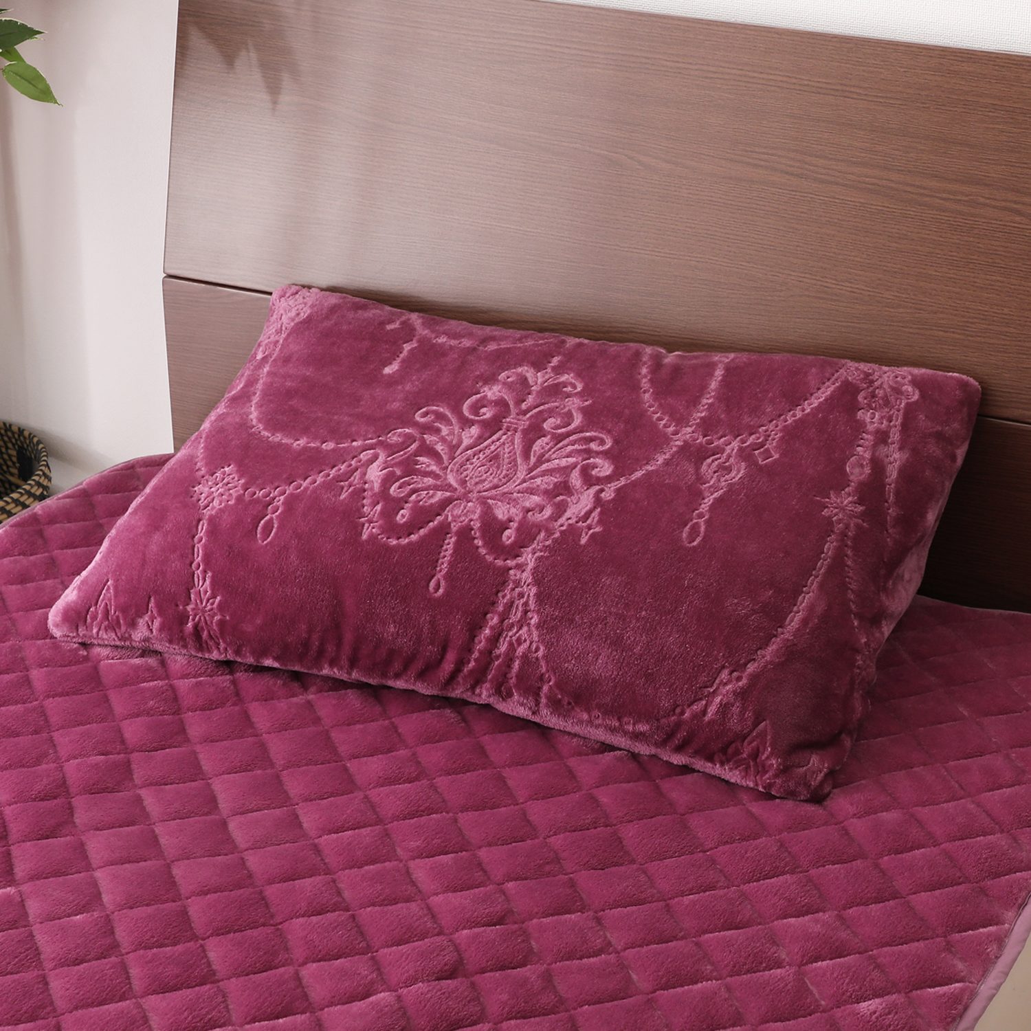 西川 あったか吸湿発熱 ウォームラヴ ラグジュアリー ピローケース同色２枚組