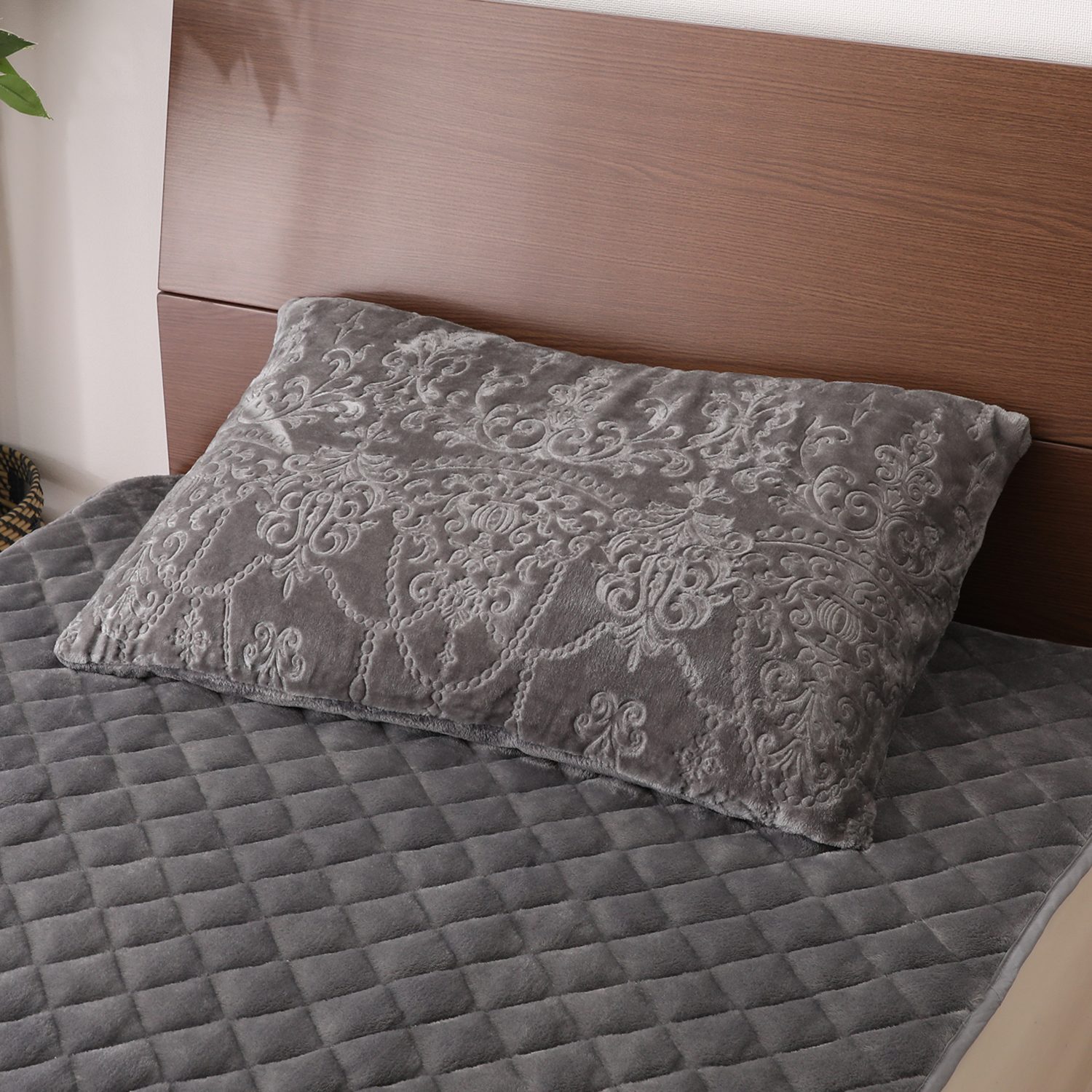 西川 あったか吸湿発熱 ウォームラヴ ラグジュアリー ピローケース同色２枚組