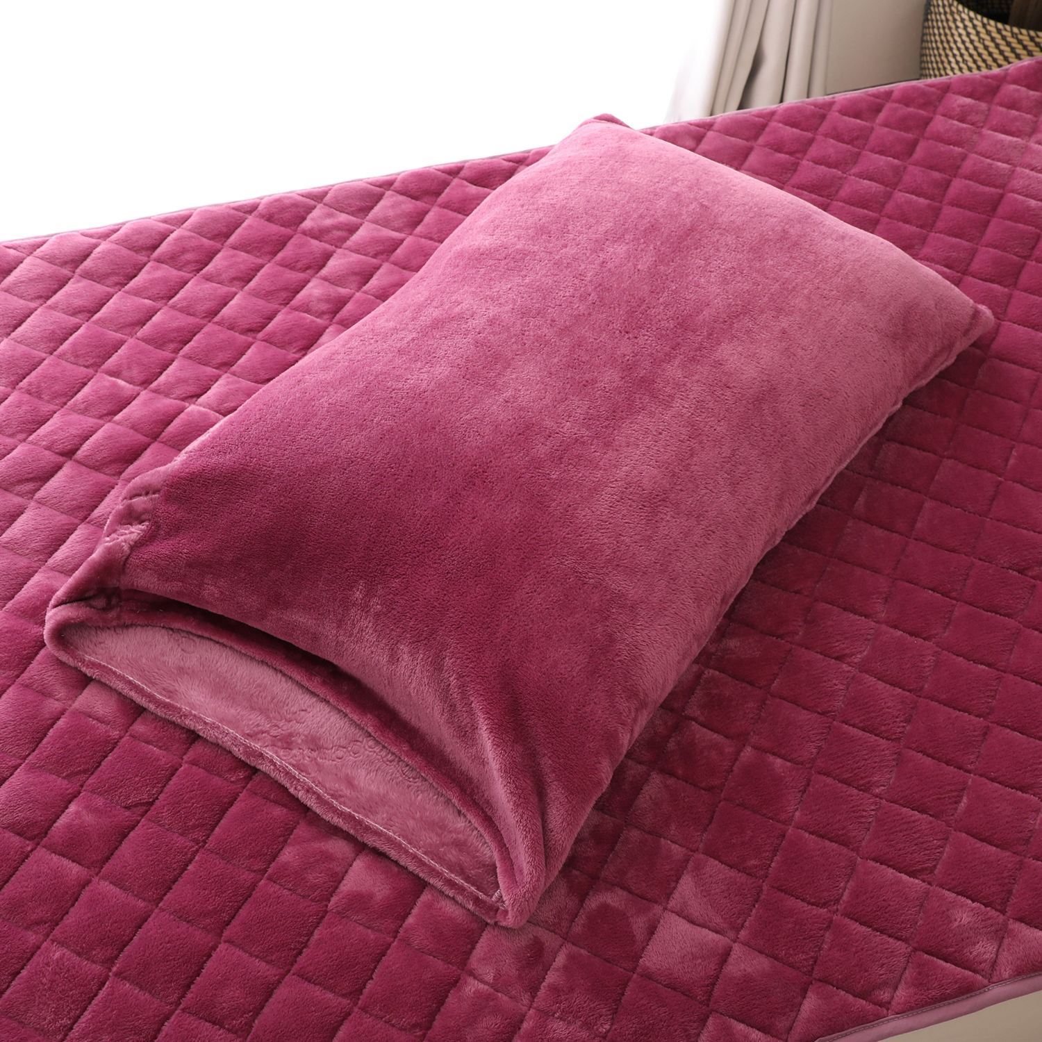 西川 あったか吸湿発熱 ウォームラヴ ラグジュアリー ピローケース同色２枚組