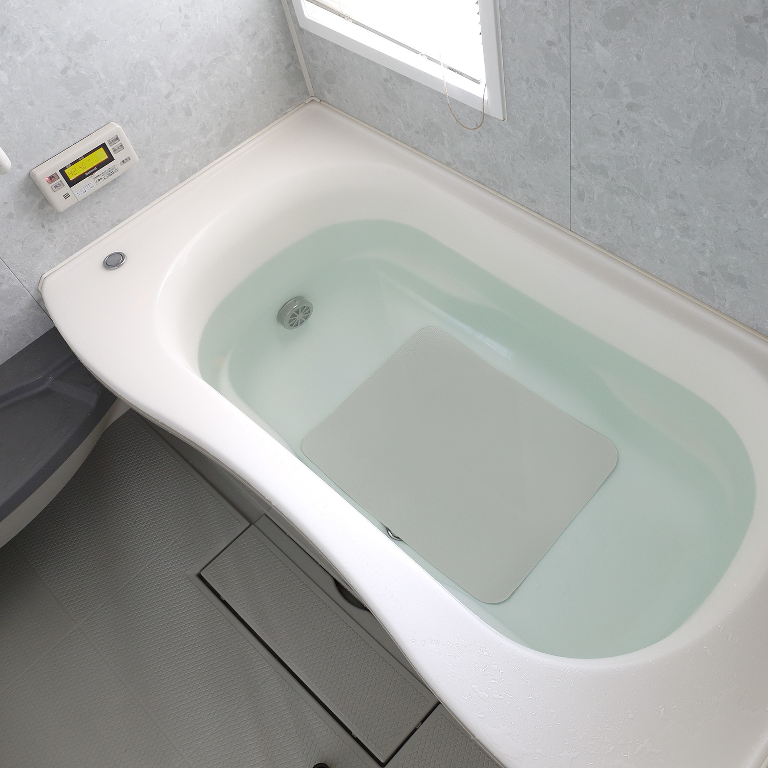 浴槽の底に敷いて 滑りにくい！ あんしんバスタブマット