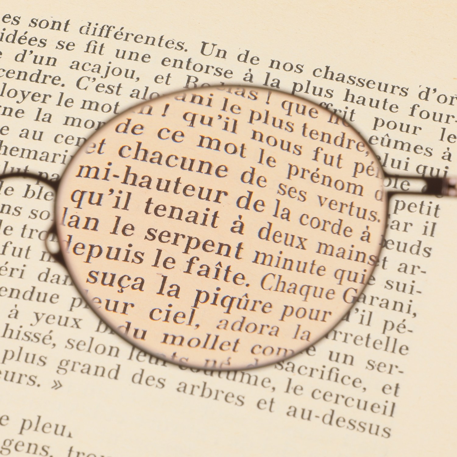 薄型＆軽量 ケースに入れて 手帳に挟める メガネ型拡大鏡 サンストン