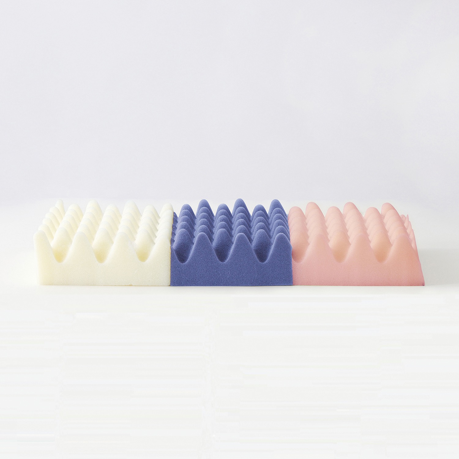 ＜ダブル＞ 西川 ３つの硬さの凹凸で 身体を支えて腰が楽！ Ｗ防ダニ加工 トリプルフィット 