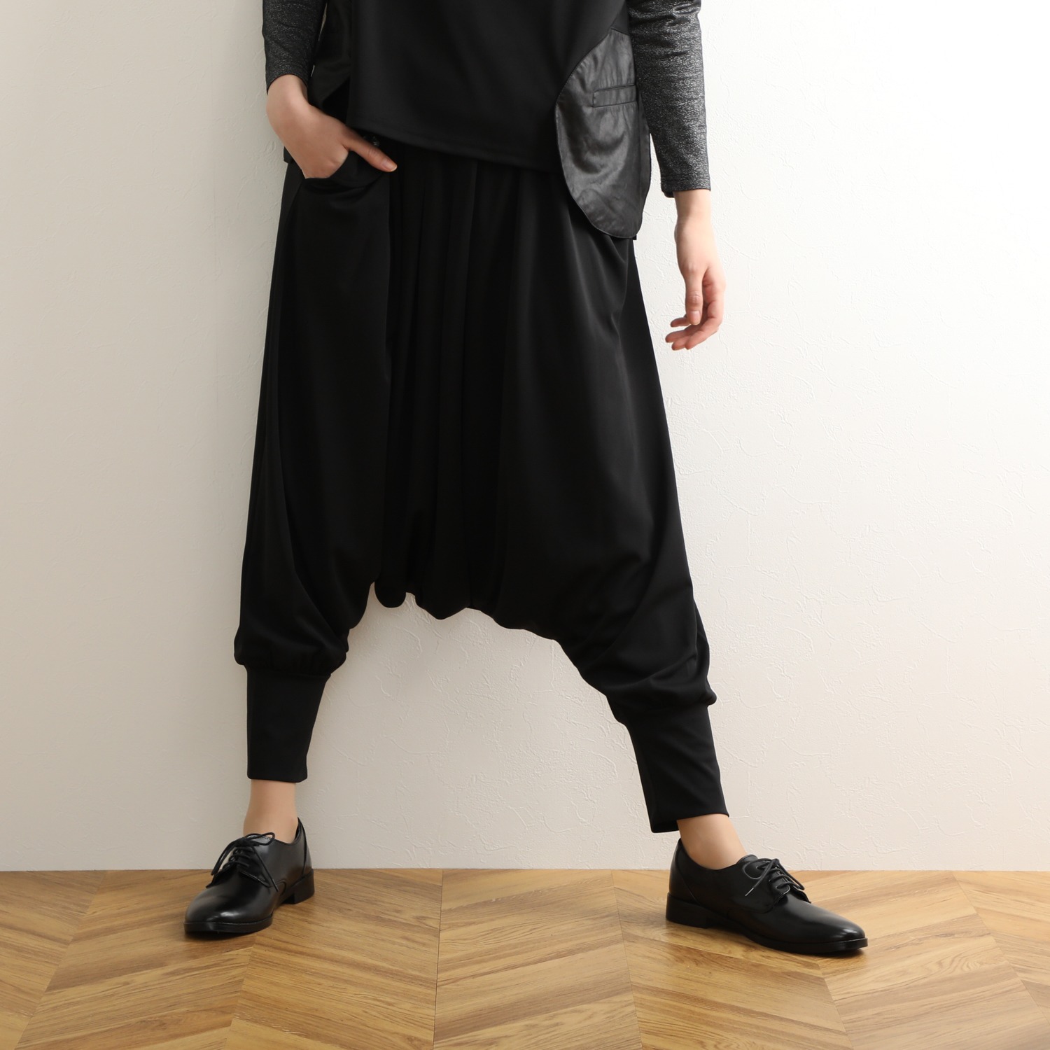 コイビトミサキ ブラック ドレープデザイン サルエルパンツ ファッション パンツ イージー コイビトミサキ ｋｏｉｂｉｔｏ ｍｉｓａｋｉ 通販 テレビショッピングのショップチャンネル