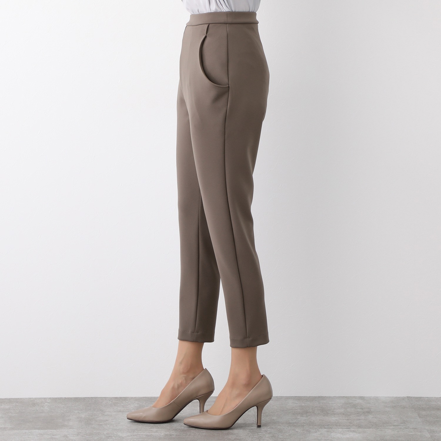 上質ごこち 静電気防止 クロップト テーパードパンツ