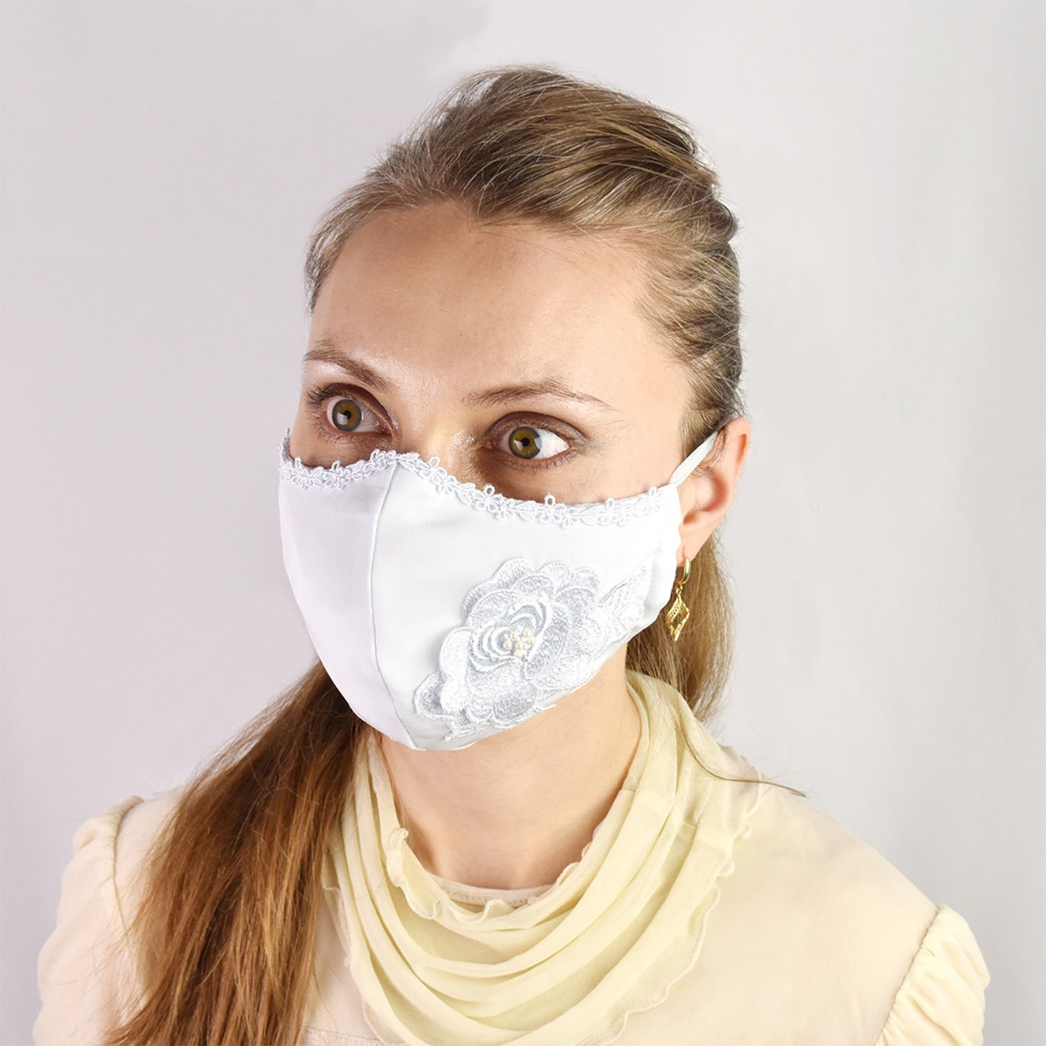 ラ　ルイス 抗菌防臭ガーゼ使用 刺しゅうシルクマスク