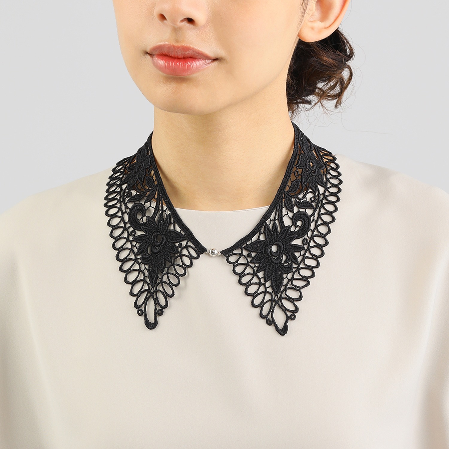 メルレット エンブロイダリーレース ボタニカルモティーフ 付け襟風ネックレス